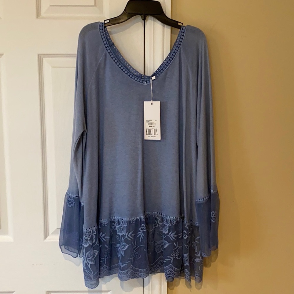 Women’s plus size dressy top. Made in Italy. Size 1X. NWT
